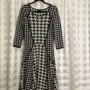 Just…Taylor Knit Black & Cream Houndstooth Fit Flare Midi Dress, Size M